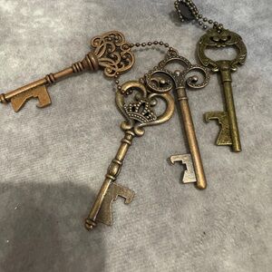 Source Unknown Vintage Style Decorative Keys‎ - Bronze and Gold